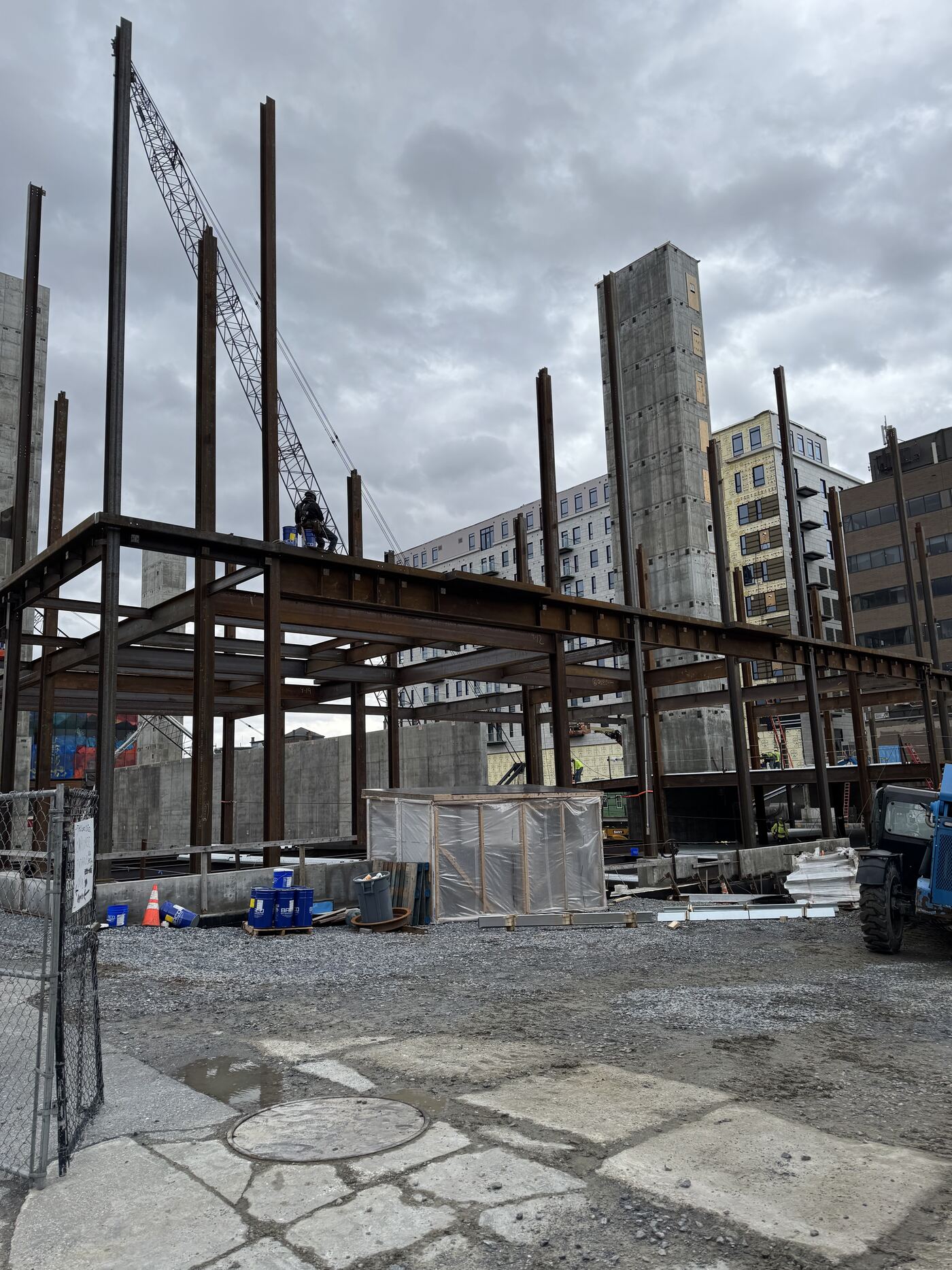 Structural steel construction underway on a Lonestar Kaufman commercial development